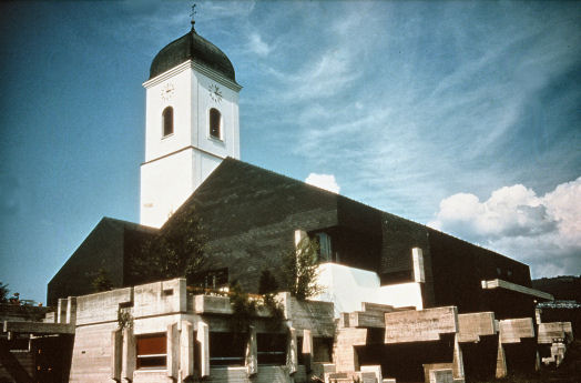 Kirchenbau (Pfarrkirche Gfis)