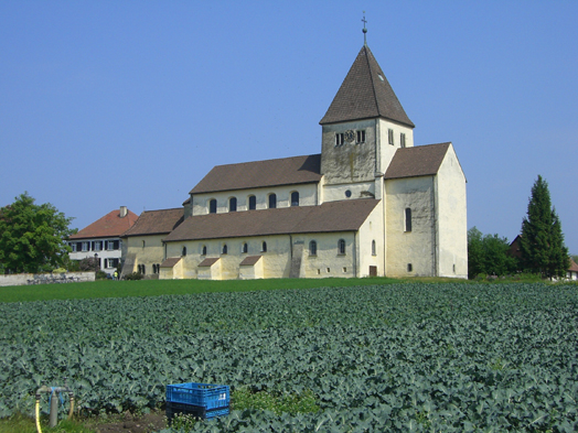 Insel Reichenau - romanische Kirchenanlage auen