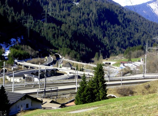 Langen am Arlberg - eine Verkehrsdrehscheibe